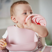 Ladda upp bild till gallerivisning, Matchande rosa snacks mugg och rosa haklapp