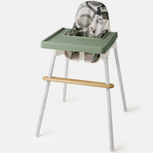 Load image into Gallery viewer, Ikea Antilopstolens bricka med grön heltäckande bricköverdrag och fotstöd i ek