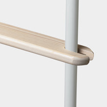 Ladda upp bild till gallerivisning, Ljus ek fotstöd till Ikea Antilop barnstol