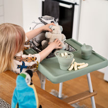 Load image into Gallery viewer, Grön bricköverdrag, är heltäckande till Ikea Antilopstolens bricka