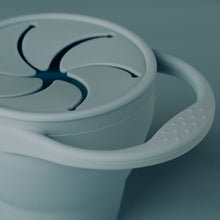 Ladda upp bild till gallerivisning, Blå hopfällbar snacks mugg med en öppning i locket