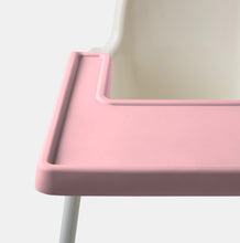 Load image into Gallery viewer, Rosa bricköverdrag, gjort i mjukt silikon, är heltäckande till Ikea Antilopstolens bricka