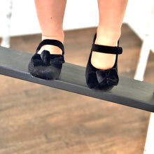 Ladda upp bild till gallerivisning, Fotstöd i svart till Ikea Antilop barnstol