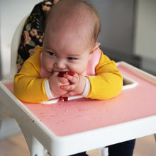 Ladda upp bild till gallerivisning, Rosa brickunderlägg till Ikea Antilopstolens bricka