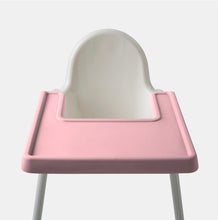 Load image into Gallery viewer, Rosa bricköverdrag, gjort i mjukt silikon, är heltäckande till Ikea Antilopstolens bricka