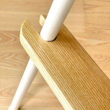 Ladda upp bild till gallerivisning, Fotstöd i ask till Ikea Antilop barnstol