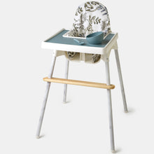 Load image into Gallery viewer, Ikea&#39;s Antilop barnstol med blå brickunderlägg och fotstöd i ek
