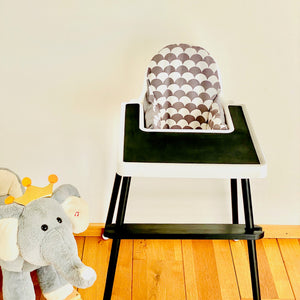 Ikea Antilop Barnstol med svarta fotstöd, svarta stolbens klistermärken och svarta brickunderlägg