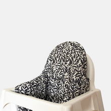 Ladda upp bild till gallerivisning, Avtorkningsbart Kuddfodral - Forest Foliage Black
